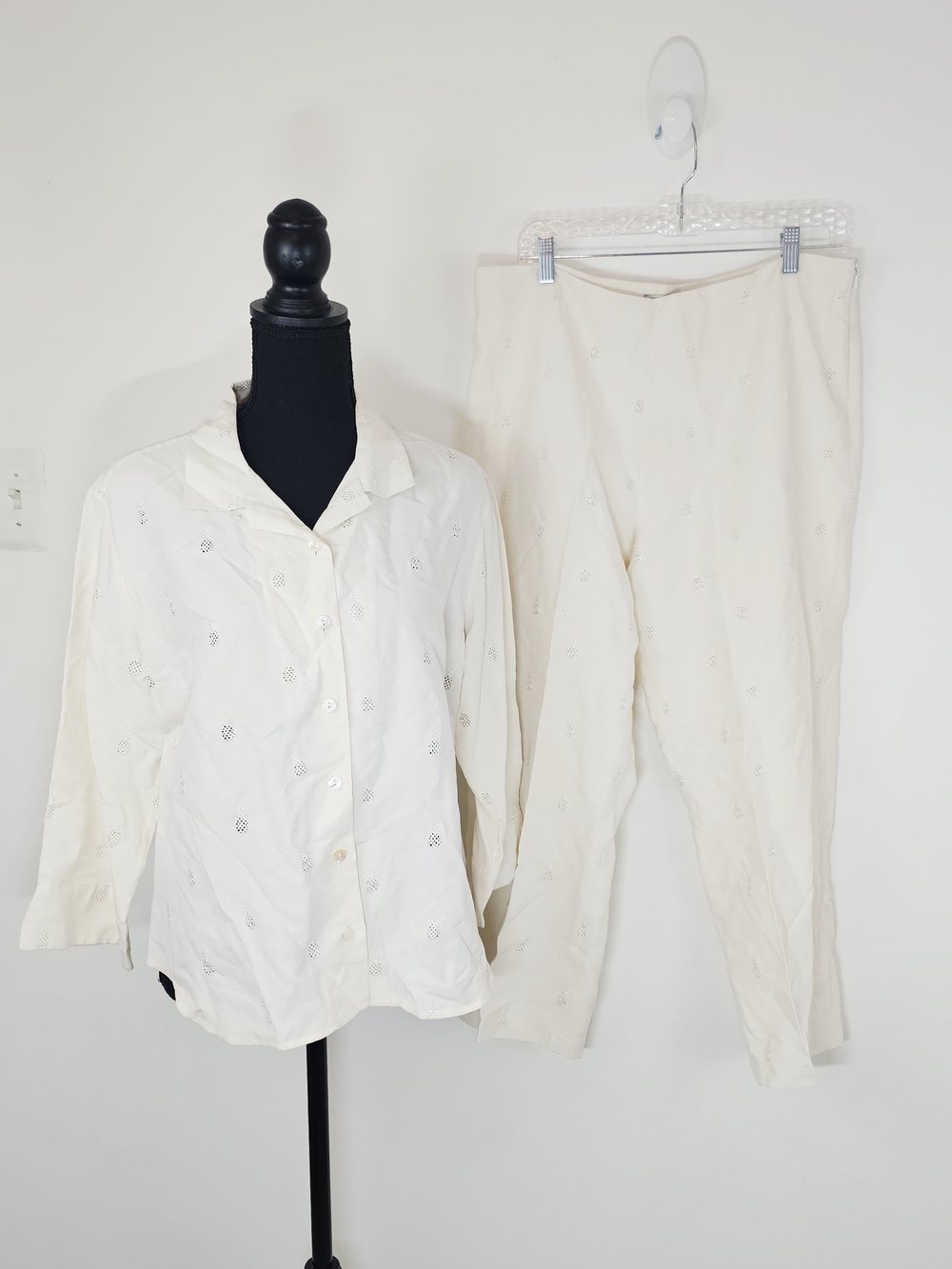 Tori Richard Silk Linen Blend Cream Pineapple Button-Up Top Capri Pants Set